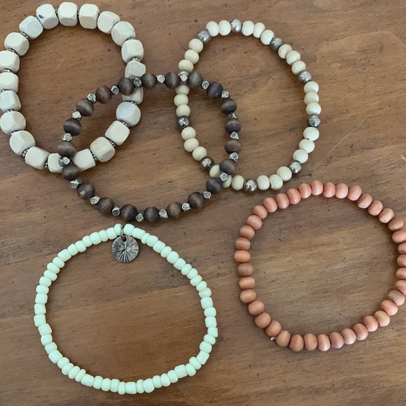 Fun Light-weight Bracelet set - Picture 5 of 6